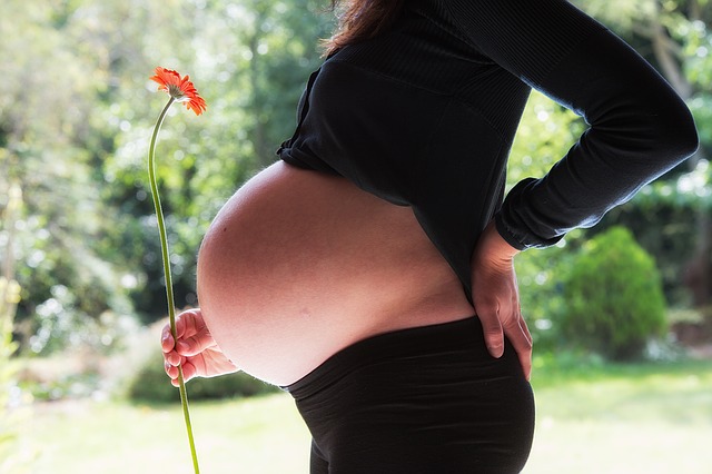 Tippek kismamáknak a hátfájás nélküli terhességért
